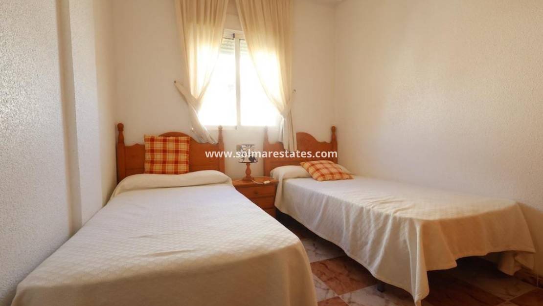 Pareado de 2 habitaciones en Playa Flamenca en venta con piscina - 240.000 € (Ref: 10078954)