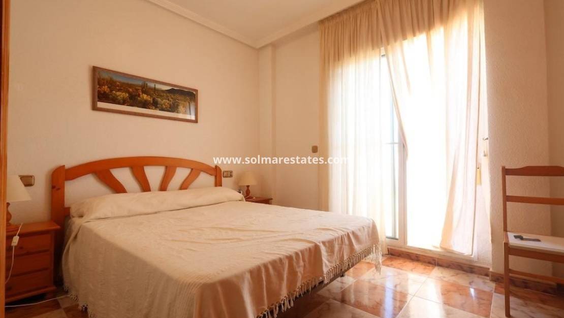 Pareado de 2 habitaciones en Playa Flamenca en venta con piscina - 240.000 € (Ref: 10078954)