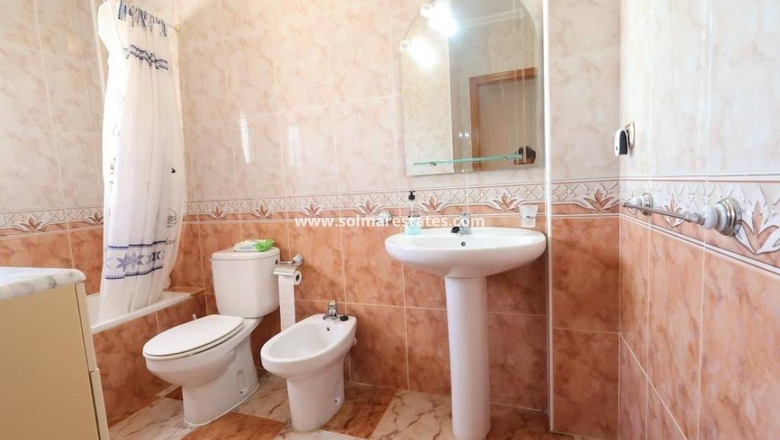 Pareado de 2 habitaciones en Playa Flamenca en venta con piscina - 240.000 € (Ref: 10078954)