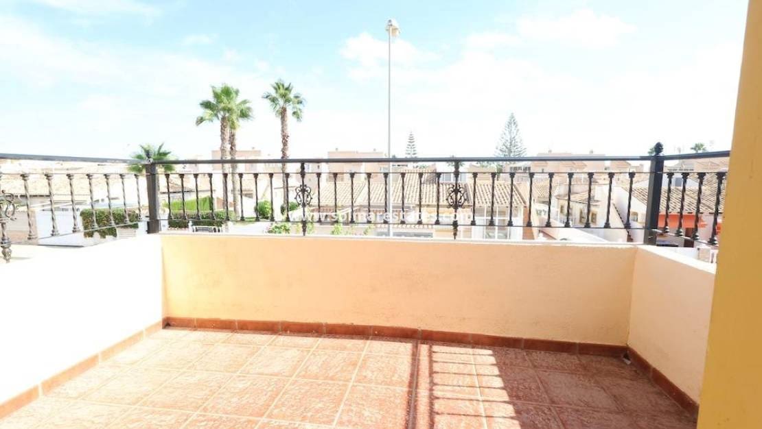 Pareado de 2 habitaciones en Playa Flamenca en venta con piscina - 240.000 € (Ref: 10078954)