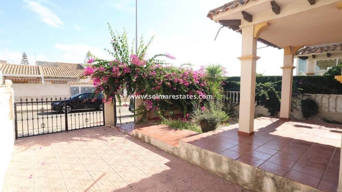Pareado de 2 habitaciones en Playa Flamenca en venta con piscina - 240.000 € (Ref: 10078954)