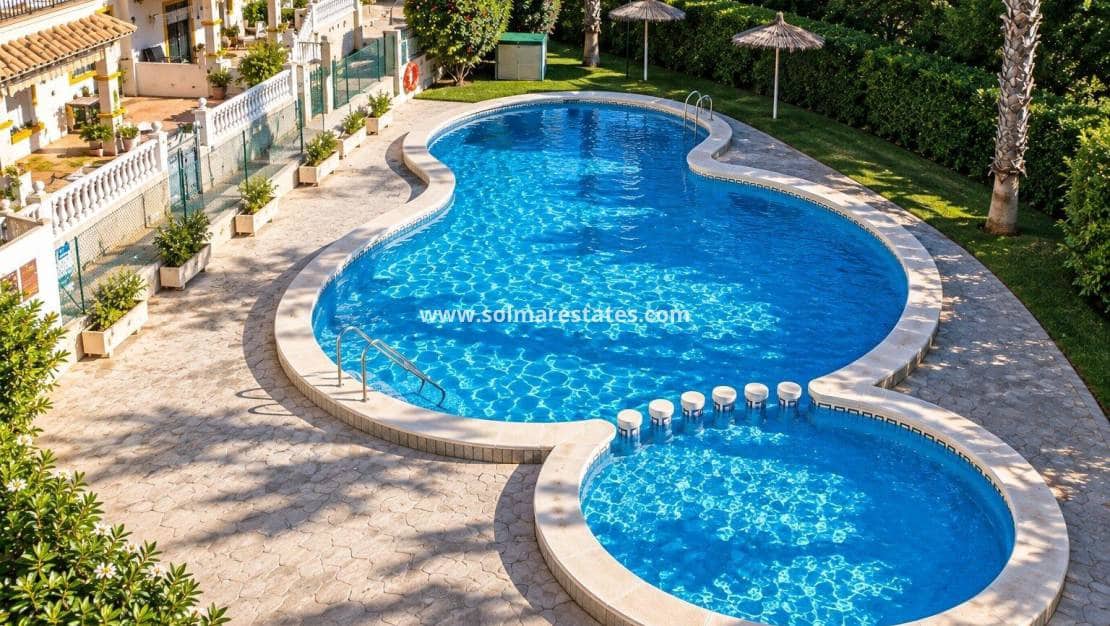 Pareado de 2 habitaciones en Playa Flamenca en venta con piscina - 240.000 € (Ref: 10078954)