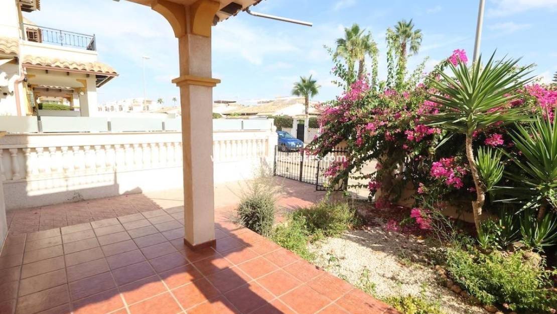 Pareado de 2 habitaciones en Playa Flamenca en venta con piscina - 240.000 € (Ref: 10078954)