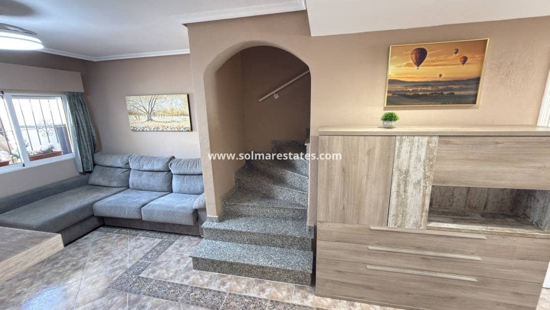 3 makuuhuone Omakotitalo myytävänä paikassa La Zenia mukana uima-altaan - 209 950 € (Ref: 10079939)