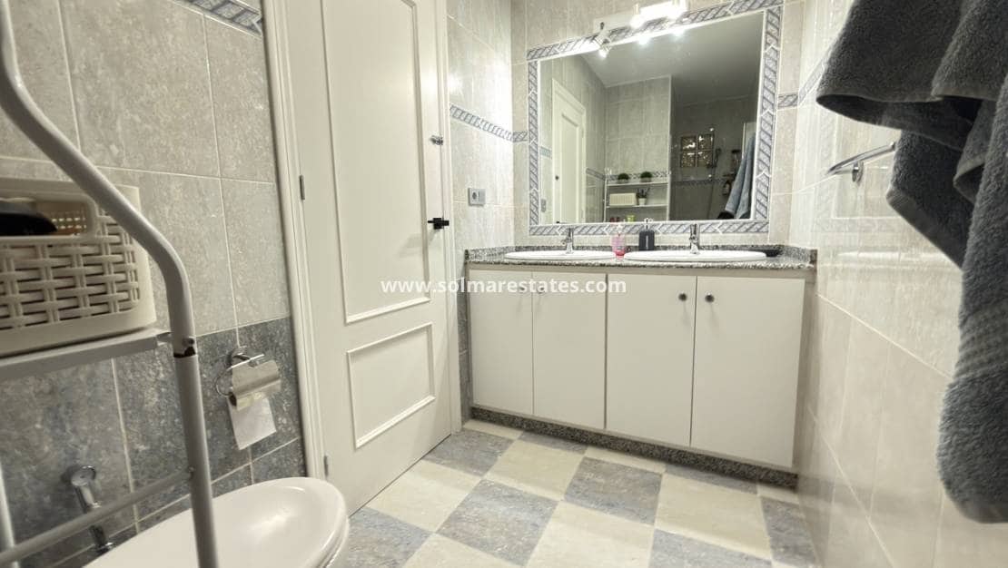 3 makuuhuone Omakotitalo myytävänä paikassa La Zenia mukana uima-altaan - 209 950 € (Ref: 10079939)
