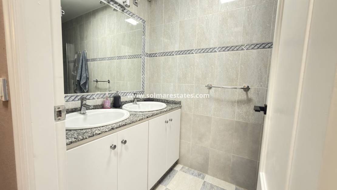 3 makuuhuone Omakotitalo myytävänä paikassa La Zenia mukana uima-altaan - 209 950 € (Ref: 10079939)