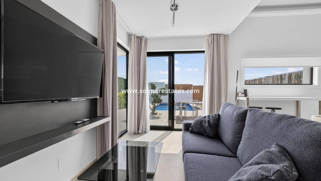 3 sovrum Villa till salu i El Raso med pool - 445 000 € (Ref: 10080202)