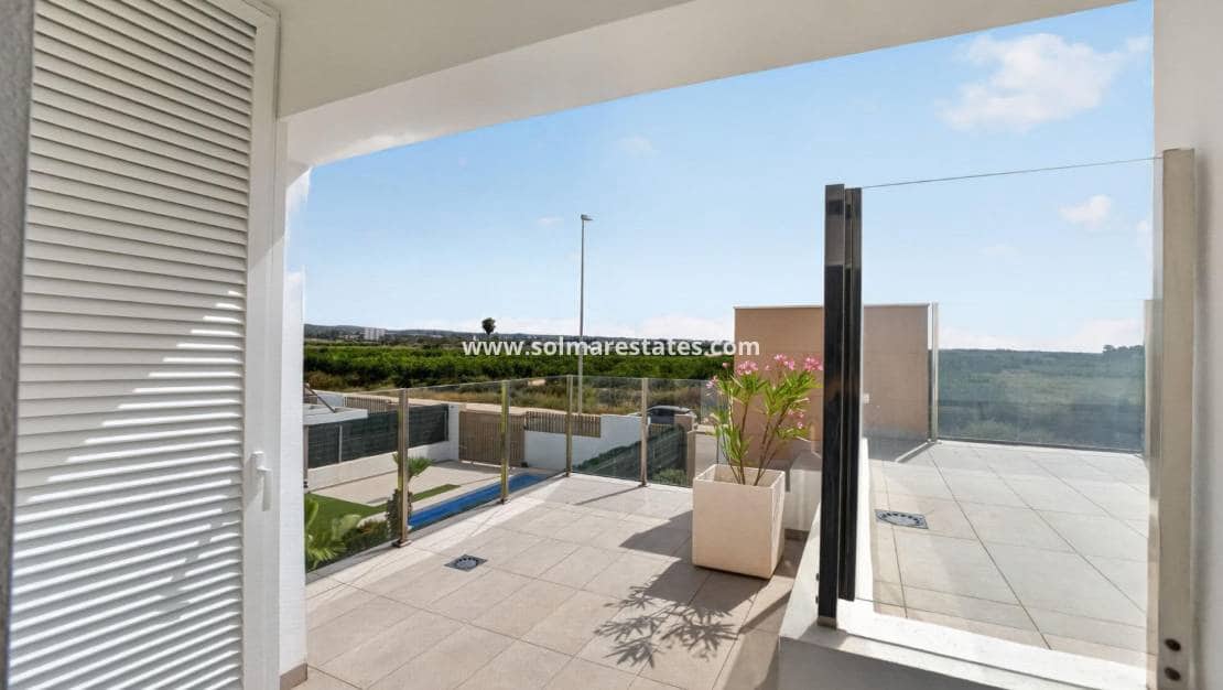 3 sovrum Villa till salu i El Raso med pool - 445 000 € (Ref: 10080202)