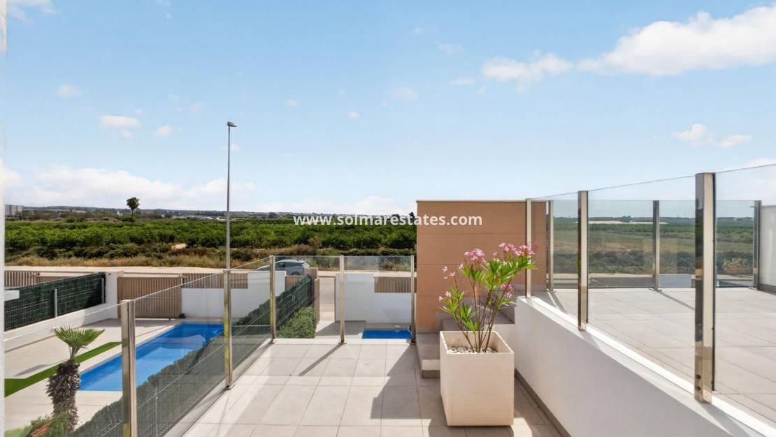 3 sovrum Villa till salu i El Raso med pool - 445 000 € (Ref: 10080202)