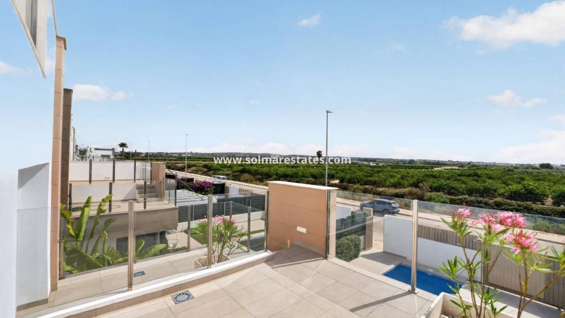 3 sovrum Villa till salu i El Raso med pool - 445 000 € (Ref: 10080202)