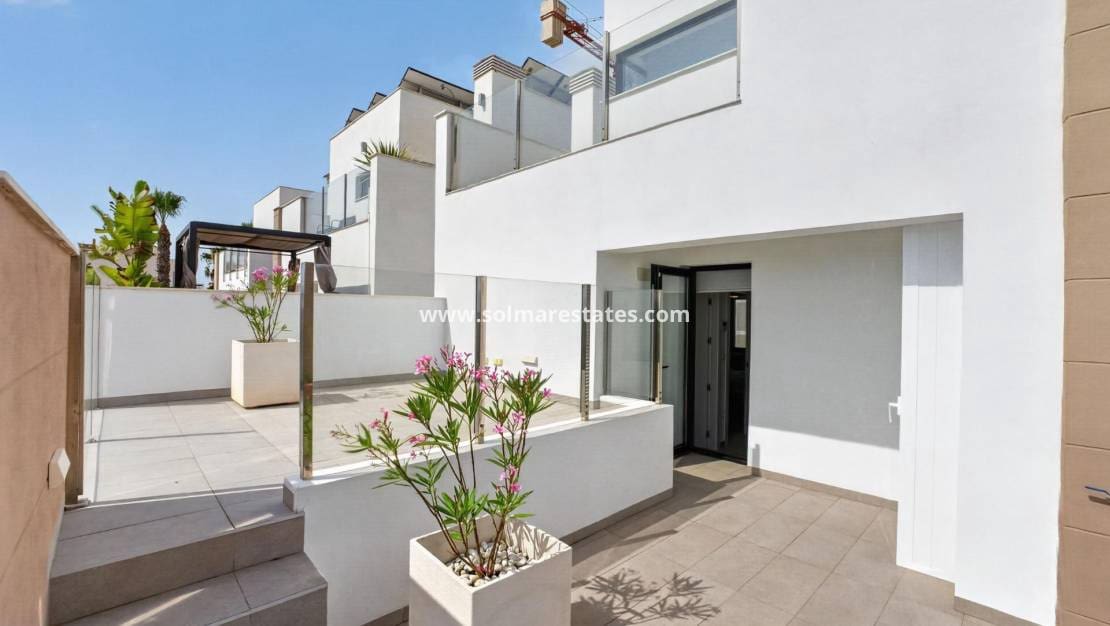 3 sovrum Villa till salu i El Raso med pool - 445 000 € (Ref: 10080202)