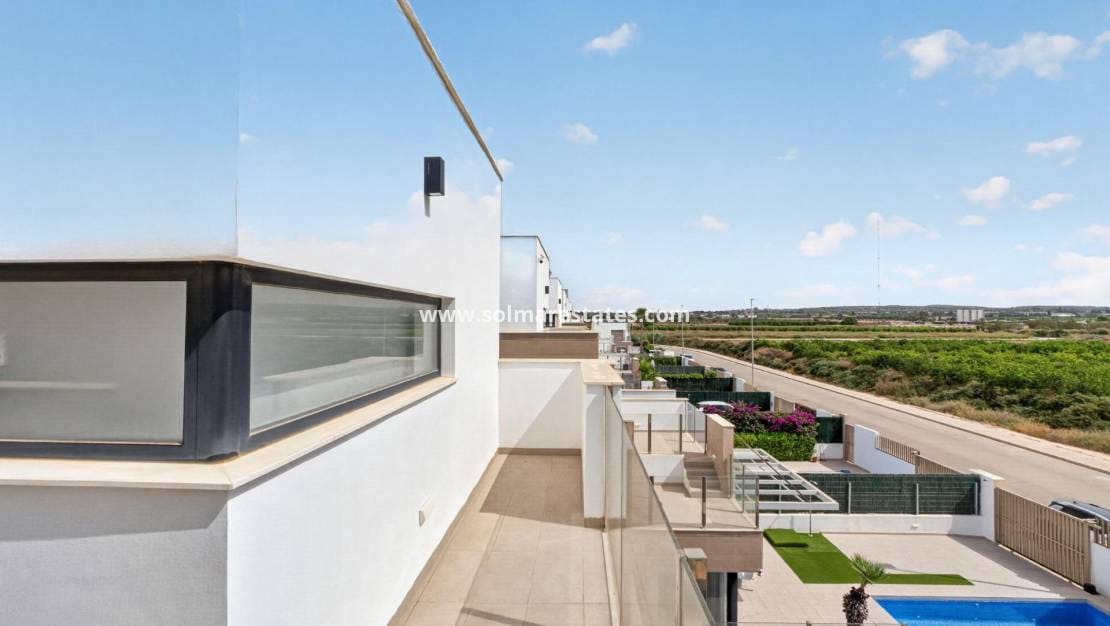 3 sovrum Villa till salu i El Raso med pool - 445 000 € (Ref: 10080202)