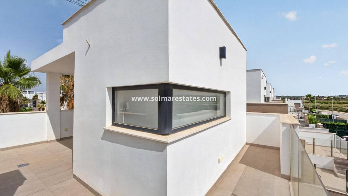 3 sovrum Villa till salu i El Raso med pool - 445 000 € (Ref: 10080202)