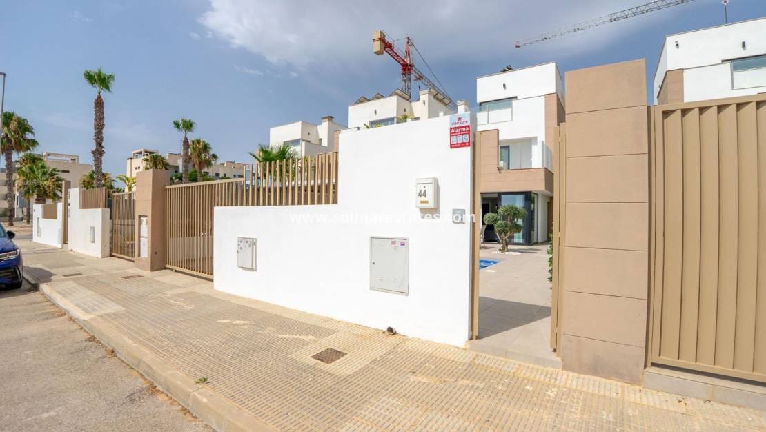 3 sovrum Villa till salu i El Raso med pool - 445 000 € (Ref: 10080202)