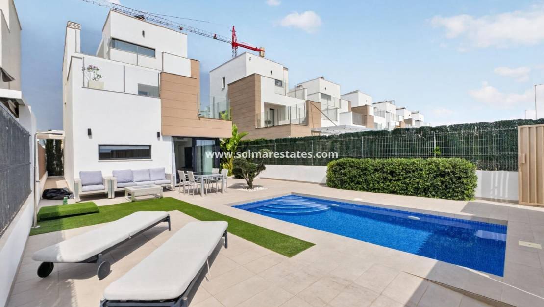 3 sovrum Villa till salu i El Raso med pool - 445 000 € (Ref: 10080202)