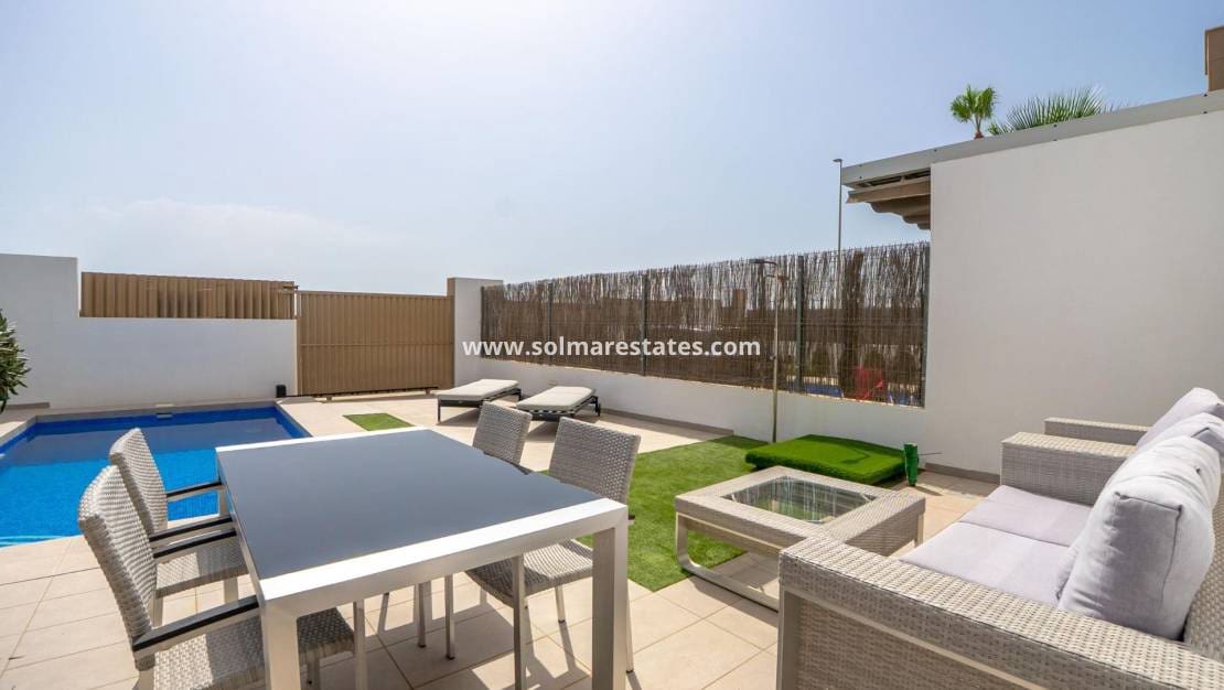 3 sovrum Villa till salu i El Raso med pool - 445 000 € (Ref: 10080202)