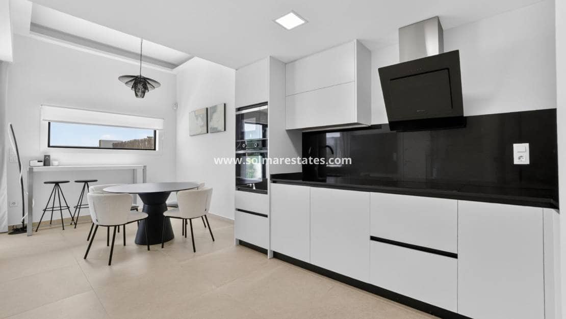3 sovrum Villa till salu i El Raso med pool - 445 000 € (Ref: 10080202)
