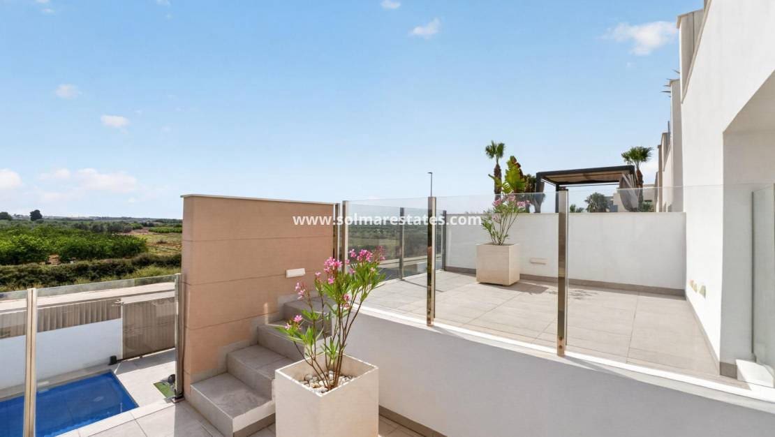 3 sovrum Villa till salu i El Raso med pool - 445 000 € (Ref: 10080202)