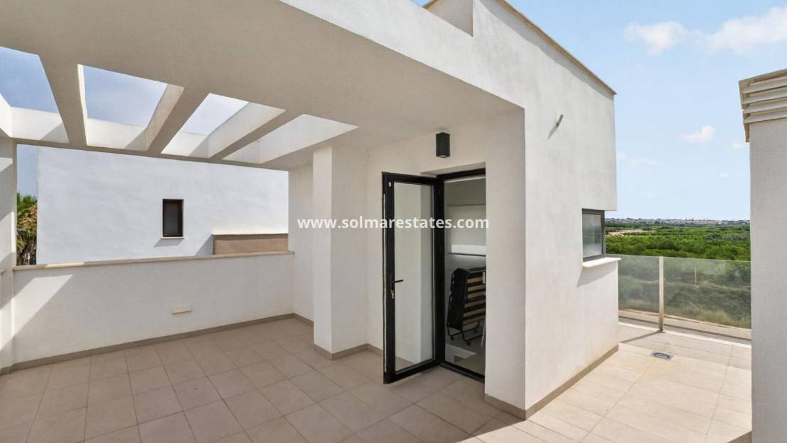 3 sovrum Villa till salu i El Raso med pool - 445 000 € (Ref: 10080202)