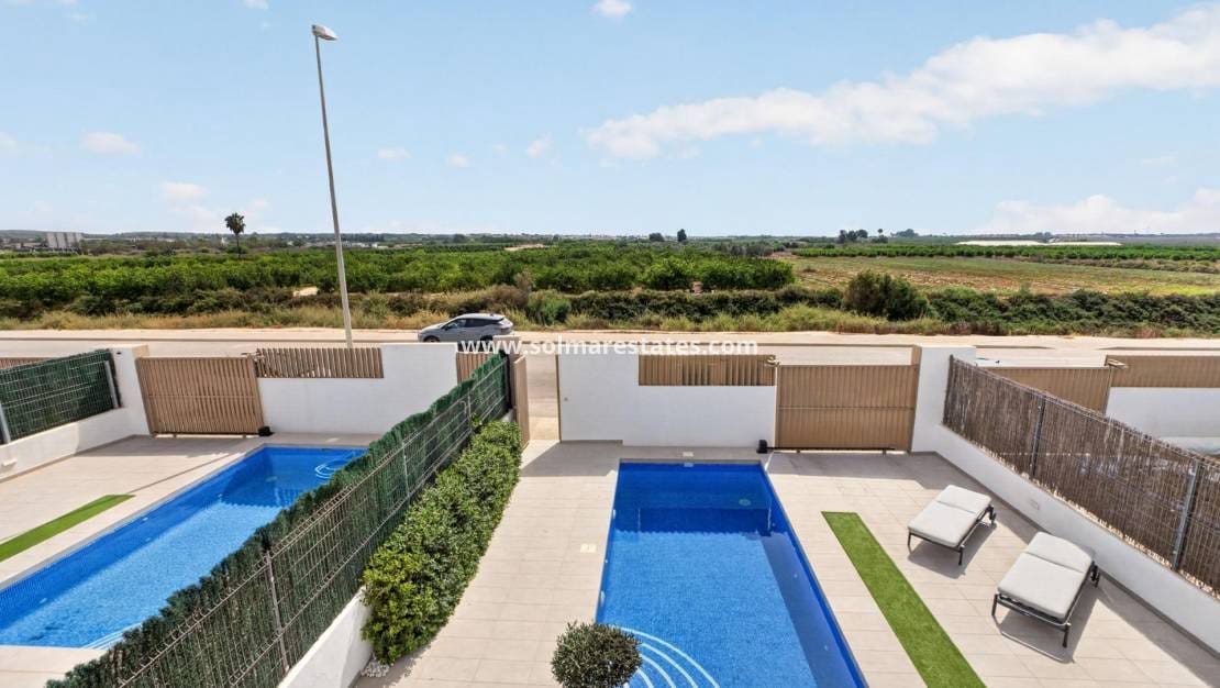 3 sovrum Villa till salu i El Raso med pool - 445 000 € (Ref: 10080202)