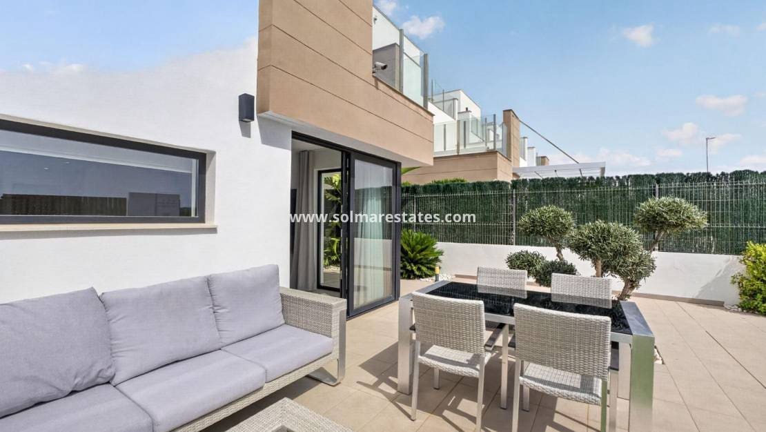 3 sovrum Villa till salu i El Raso med pool - 445 000 € (Ref: 10080202)