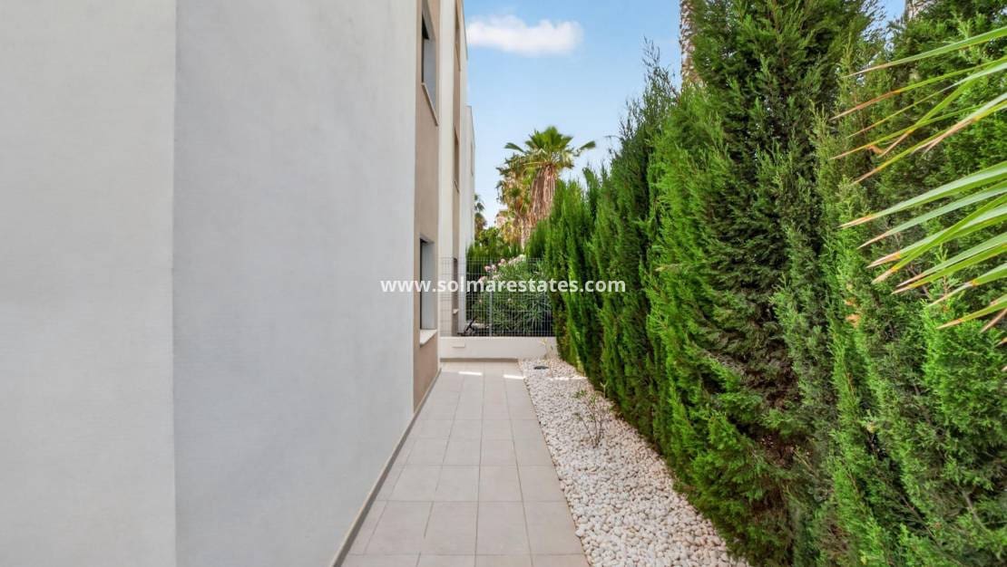 3 sovrum Villa till salu i El Raso med pool - 445 000 € (Ref: 10080202)