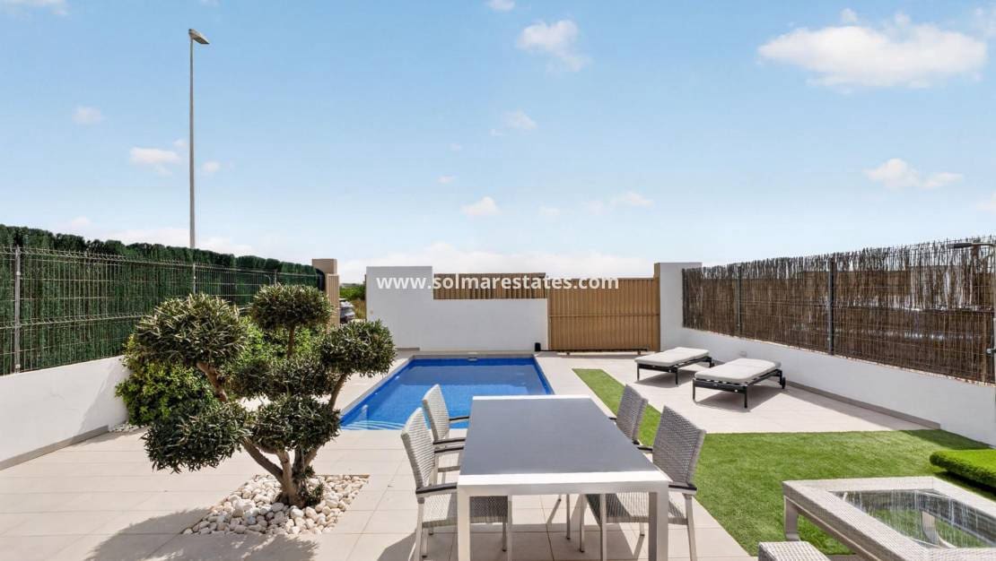 3 sovrum Villa till salu i El Raso med pool - 445 000 € (Ref: 10080202)