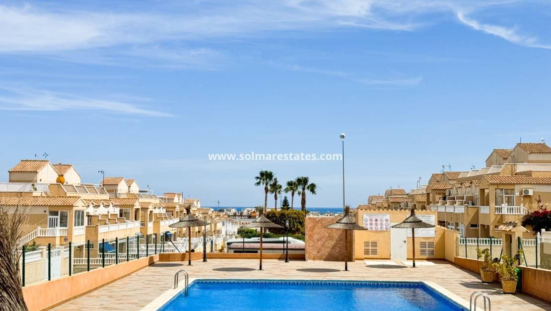 2 Zimmer Apartment zu verkaufen in Orihuela Costa mit Pool - 155.000 € (Ref: 10086723)