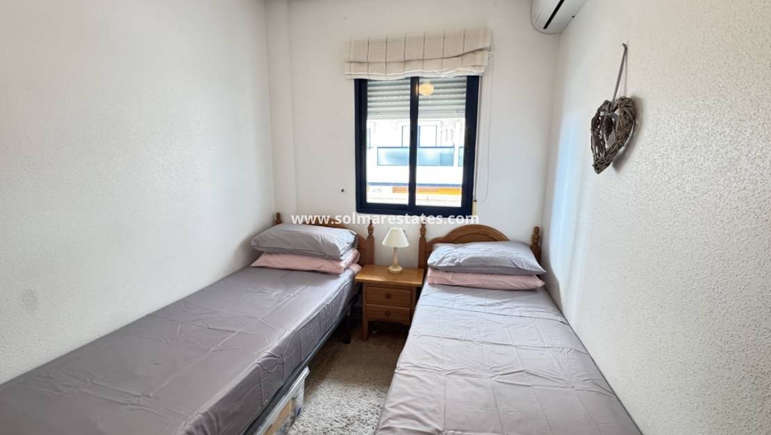 2 Zimmer Apartment zu verkaufen in Cabo Roig mit Pool Garage - 189.995 € (Ref: 10086725)
