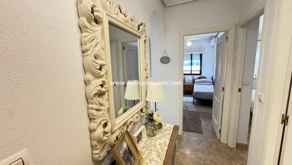 2 Zimmer Apartment zu verkaufen in Cabo Roig mit Pool Garage - 189.995 € (Ref: 10086725)
