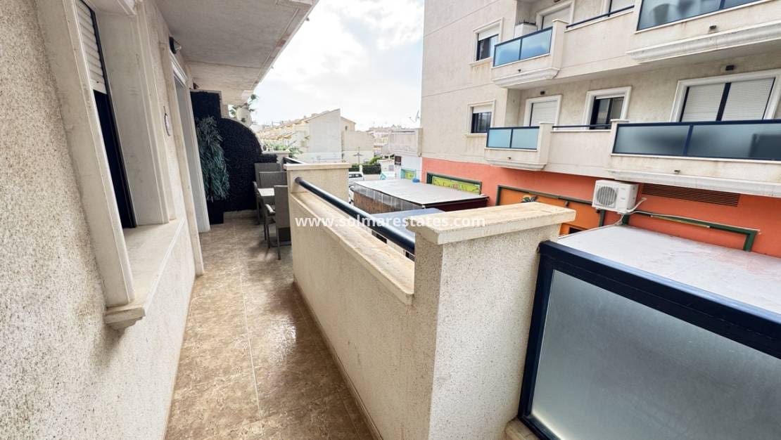 2 Zimmer Apartment zu verkaufen in Cabo Roig mit Pool Garage - 189.995 € (Ref: 10086725)