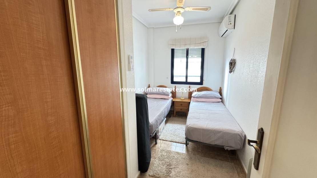 2 Zimmer Apartment zu verkaufen in Cabo Roig mit Pool Garage - 189.995 € (Ref: 10086725)