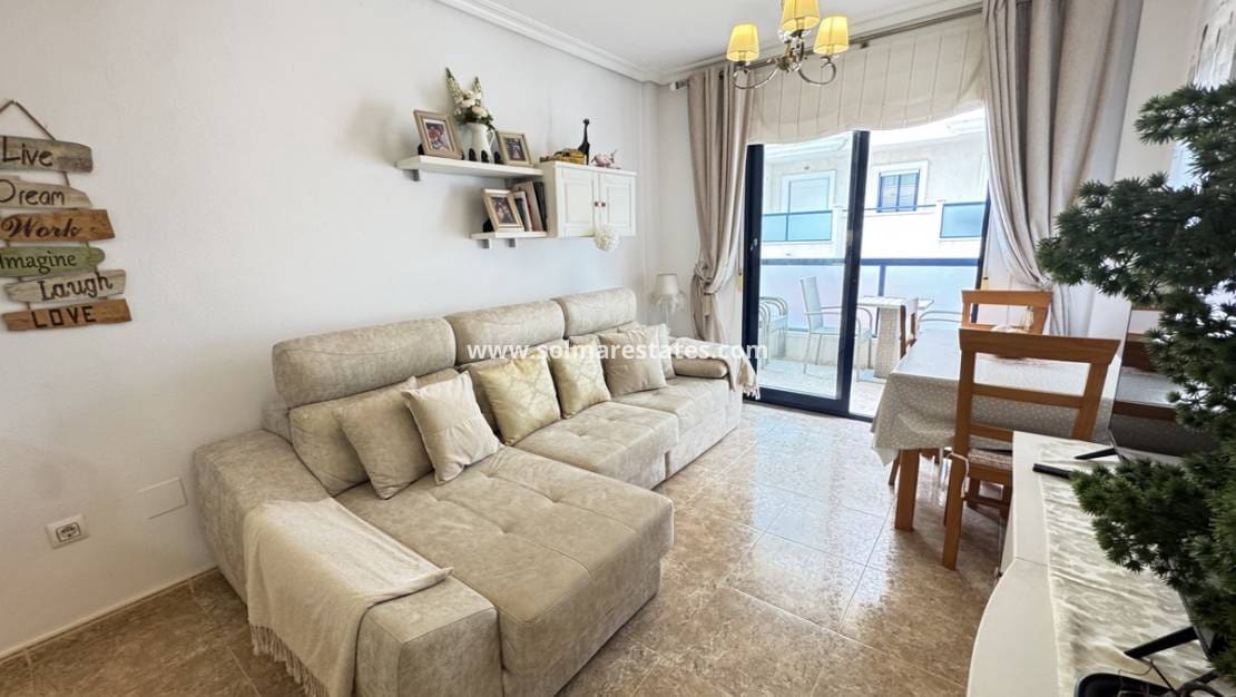 2 Zimmer Apartment zu verkaufen in Cabo Roig mit Pool Garage - 189.995 € (Ref: 10086725)