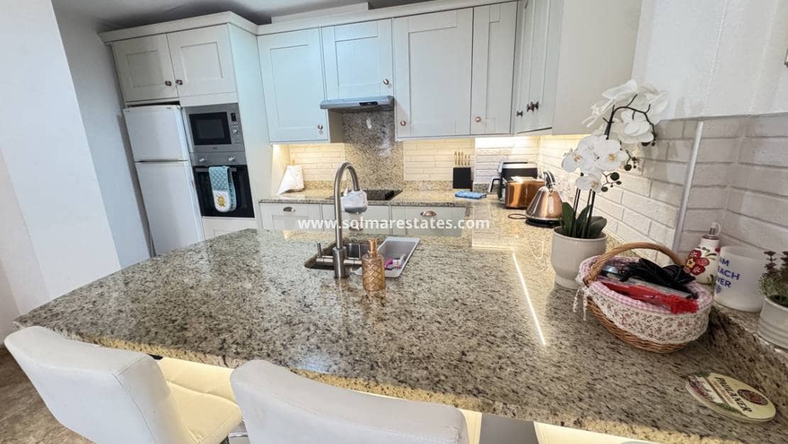 2 Zimmer Apartment zu verkaufen in Cabo Roig mit Pool Garage - 189.995 € (Ref: 10086725)