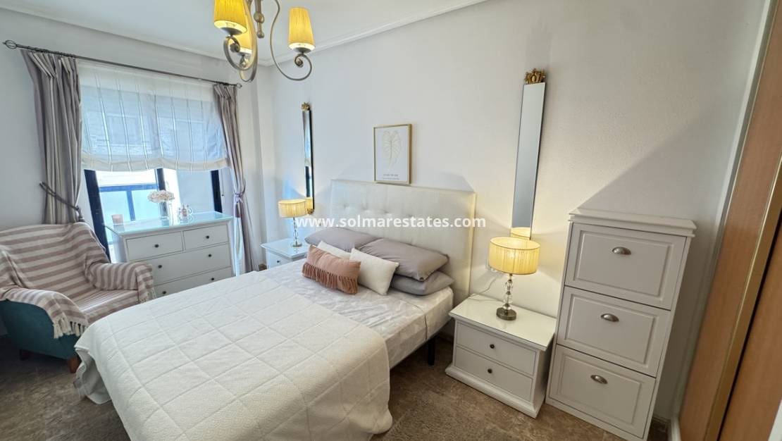 2 Zimmer Apartment zu verkaufen in Cabo Roig mit Pool Garage - 189.995 € (Ref: 10086725)