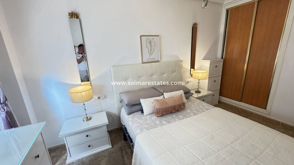 2 Zimmer Apartment zu verkaufen in Cabo Roig mit Pool Garage - 189.995 € (Ref: 10086725)