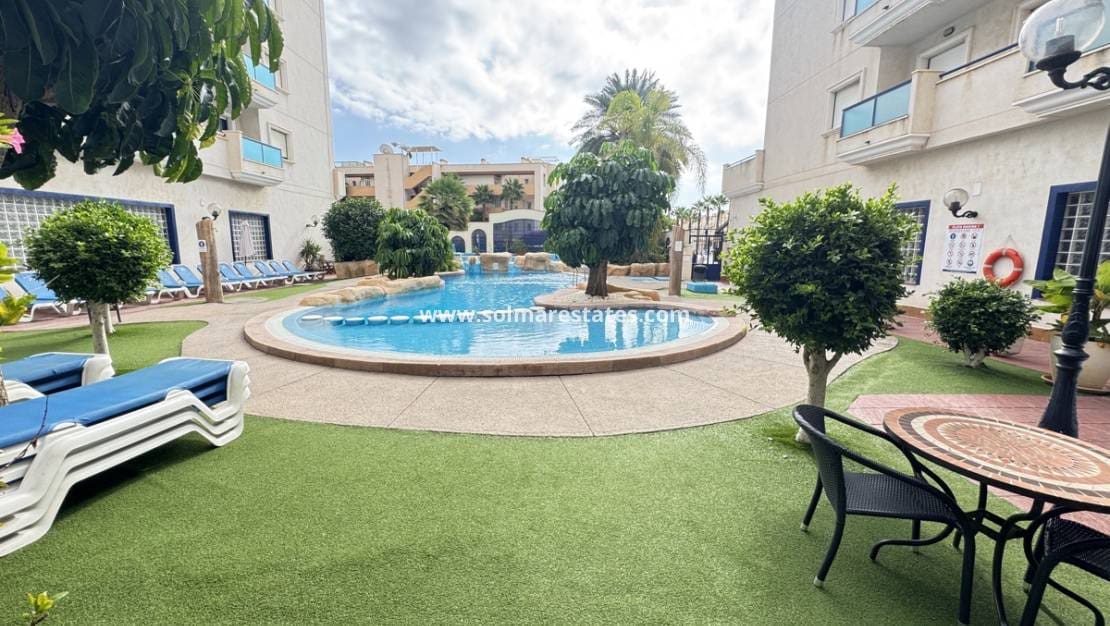 2 Zimmer Apartment zu verkaufen in Cabo Roig mit Pool Garage - 189.995 € (Ref: 10086725)