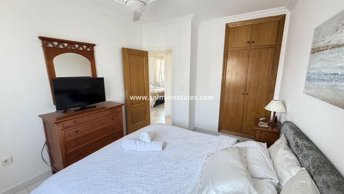 5 quarto Moradia para venda em Villamartin com piscina - 475 000 € (Ref: 10086726)