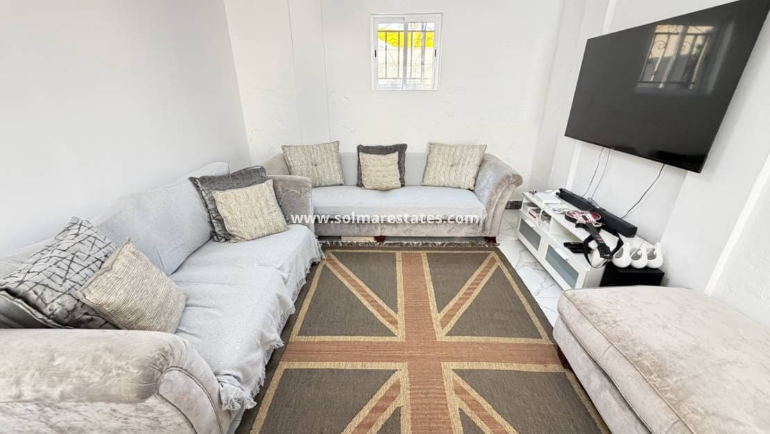 5 quarto Moradia para venda em Villamartin com piscina - 475 000 € (Ref: 10086726)