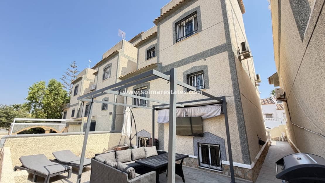 5 quarto Moradia para venda em Villamartin com piscina - 475 000 € (Ref: 10086726)