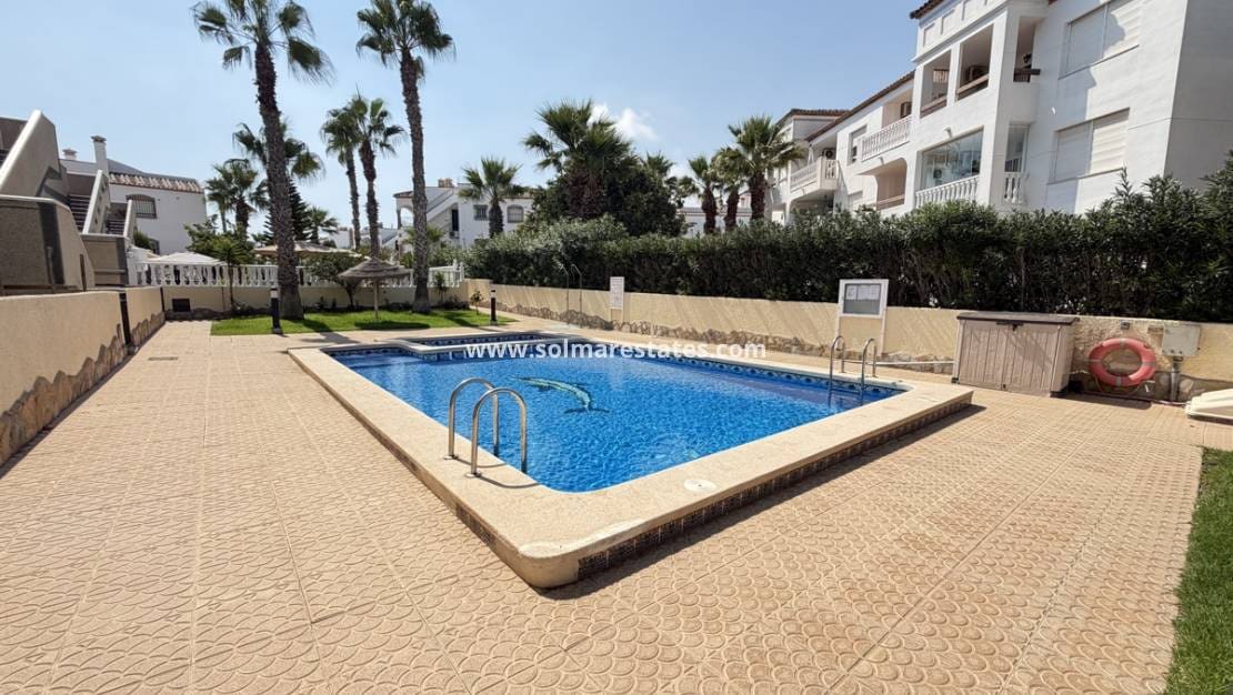 5 quarto Moradia para venda em Villamartin com piscina - 475 000 € (Ref: 10086726)