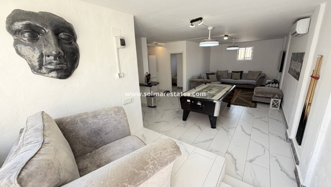 5 quarto Moradia para venda em Villamartin com piscina - 475 000 € (Ref: 10086726)