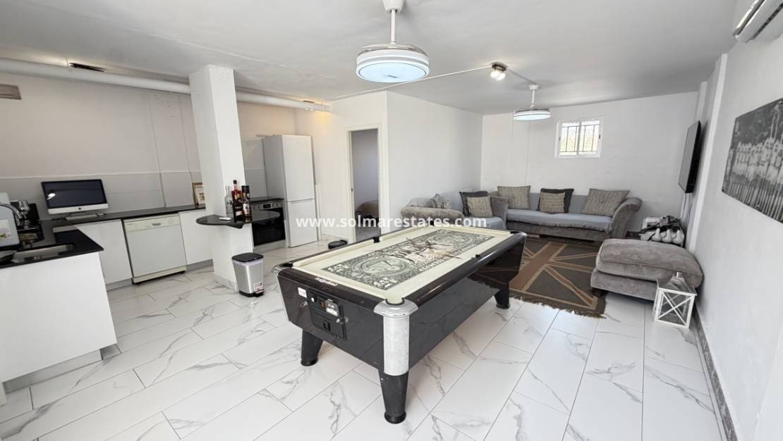 5 quarto Moradia para venda em Villamartin com piscina - 475 000 € (Ref: 10086726)