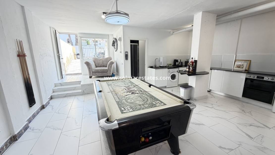5 quarto Moradia para venda em Villamartin com piscina - 475 000 € (Ref: 10086726)
