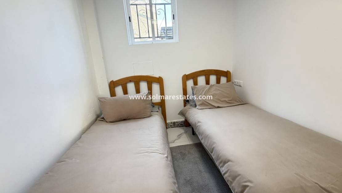5 quarto Moradia para venda em Villamartin com piscina - 475 000 € (Ref: 10086726)