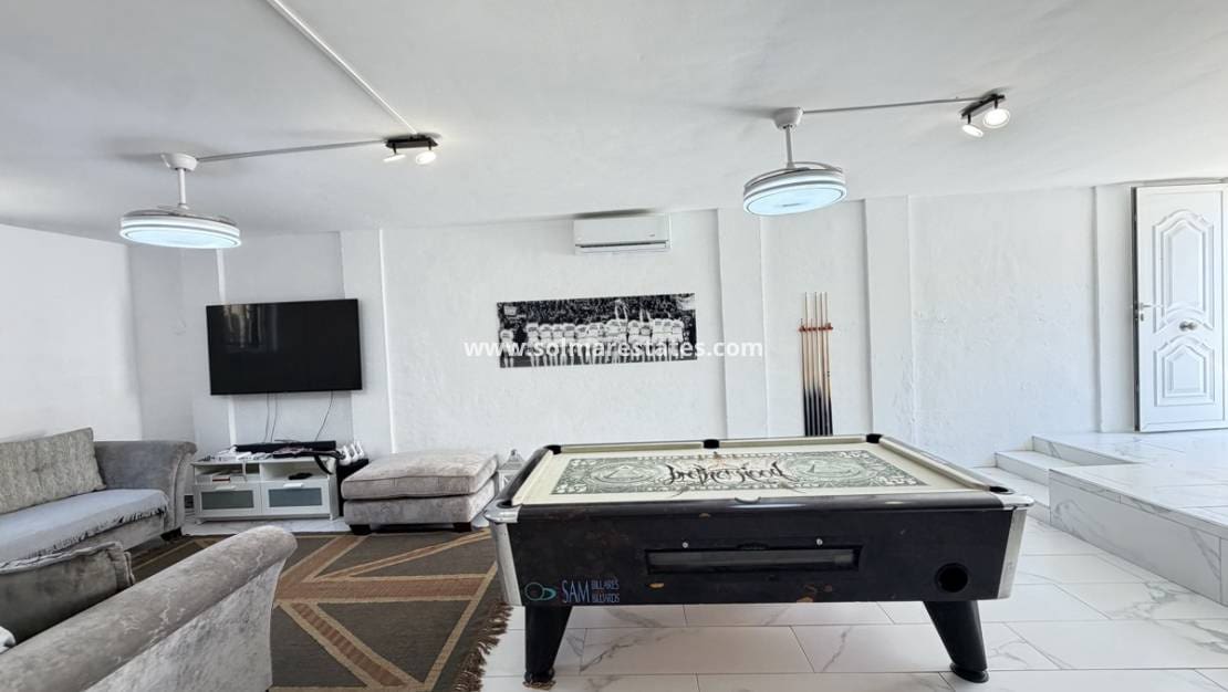 5 quarto Moradia para venda em Villamartin com piscina - 475 000 € (Ref: 10086726)