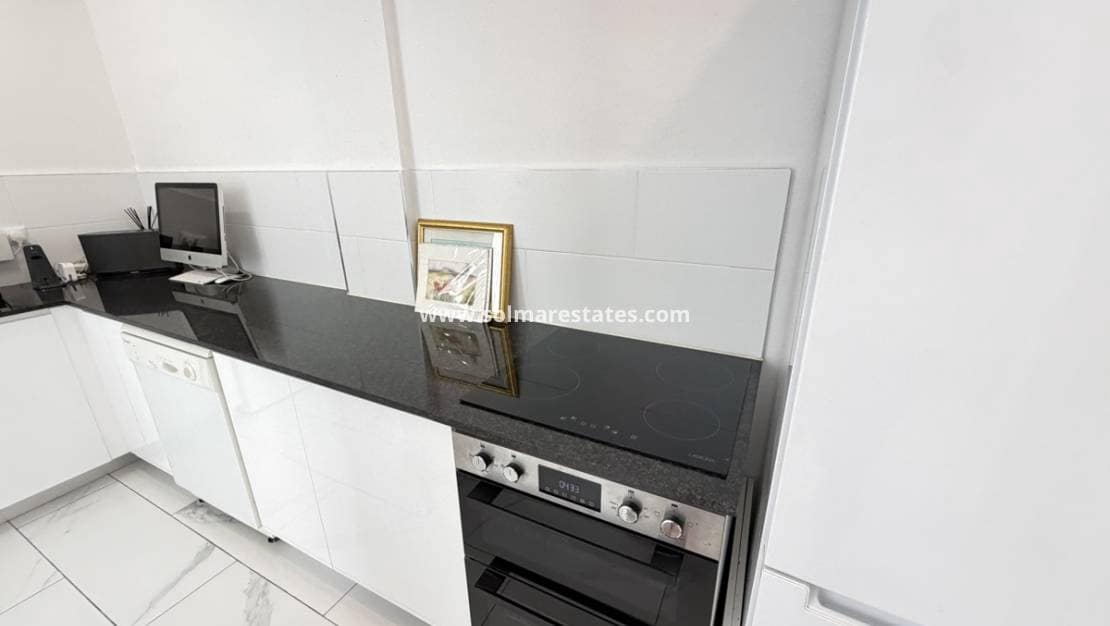5 quarto Moradia para venda em Villamartin com piscina - 475 000 € (Ref: 10086726)