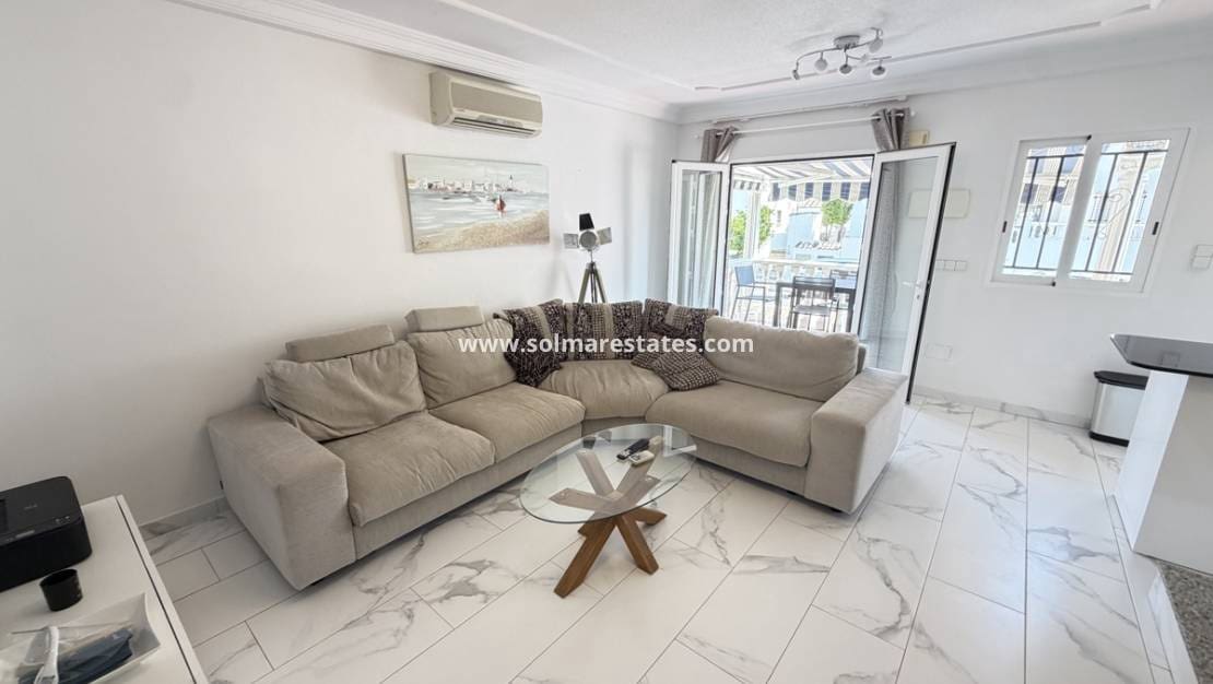 5 quarto Moradia para venda em Villamartin com piscina - 475 000 € (Ref: 10086726)
