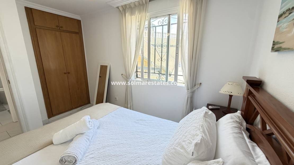5 quarto Moradia para venda em Villamartin com piscina - 475 000 € (Ref: 10086726)