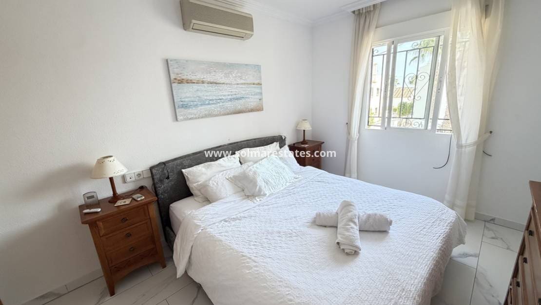 5 quarto Moradia para venda em Villamartin com piscina - 475 000 € (Ref: 10086726)